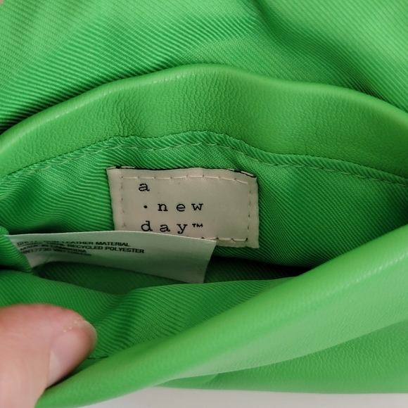 A New Day Vibrant Green Mini Bag Purse Quilted Vinyl - Picture 3 of 8
